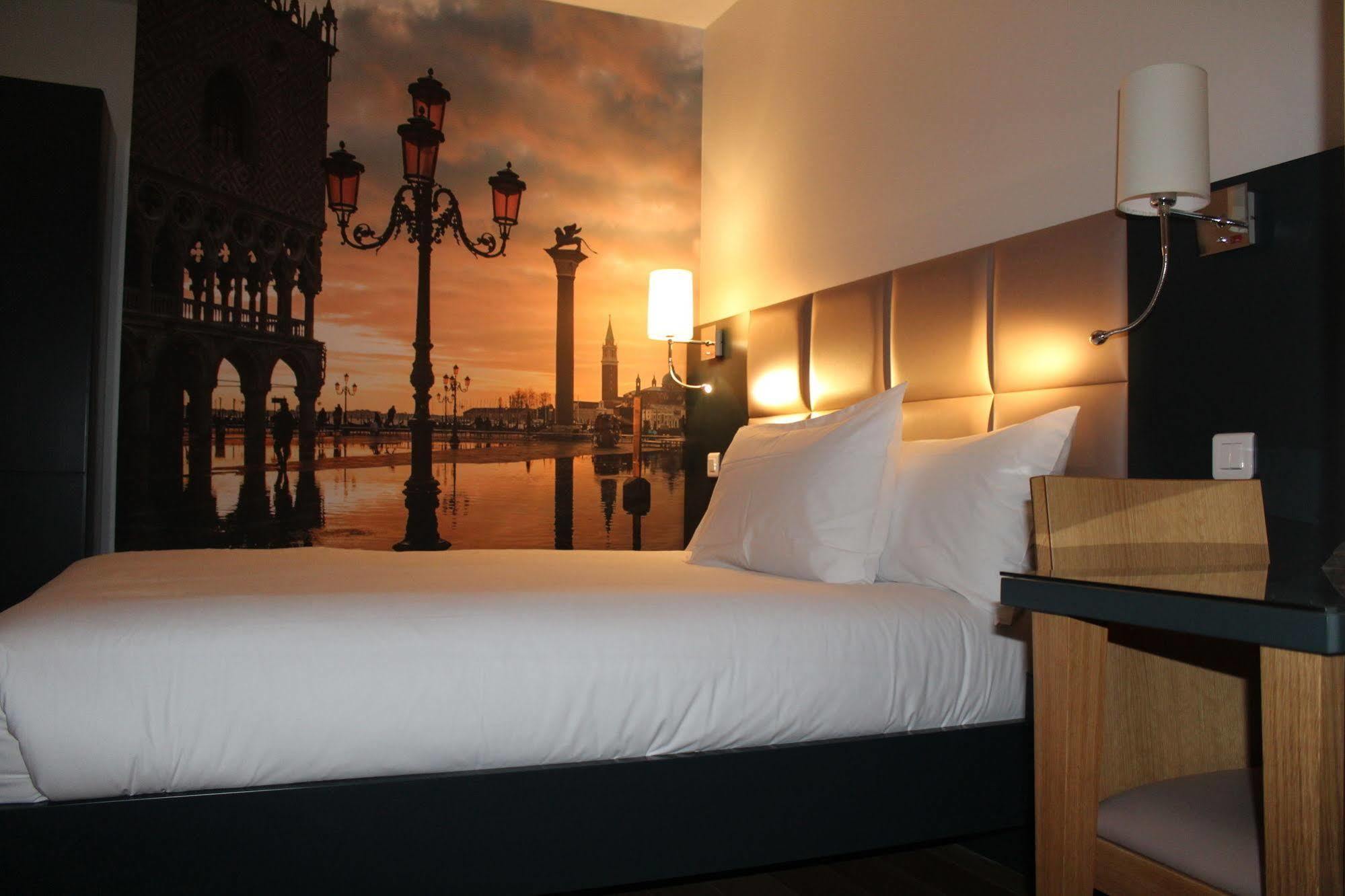 Hotel Jenner Paris Luaran gambar